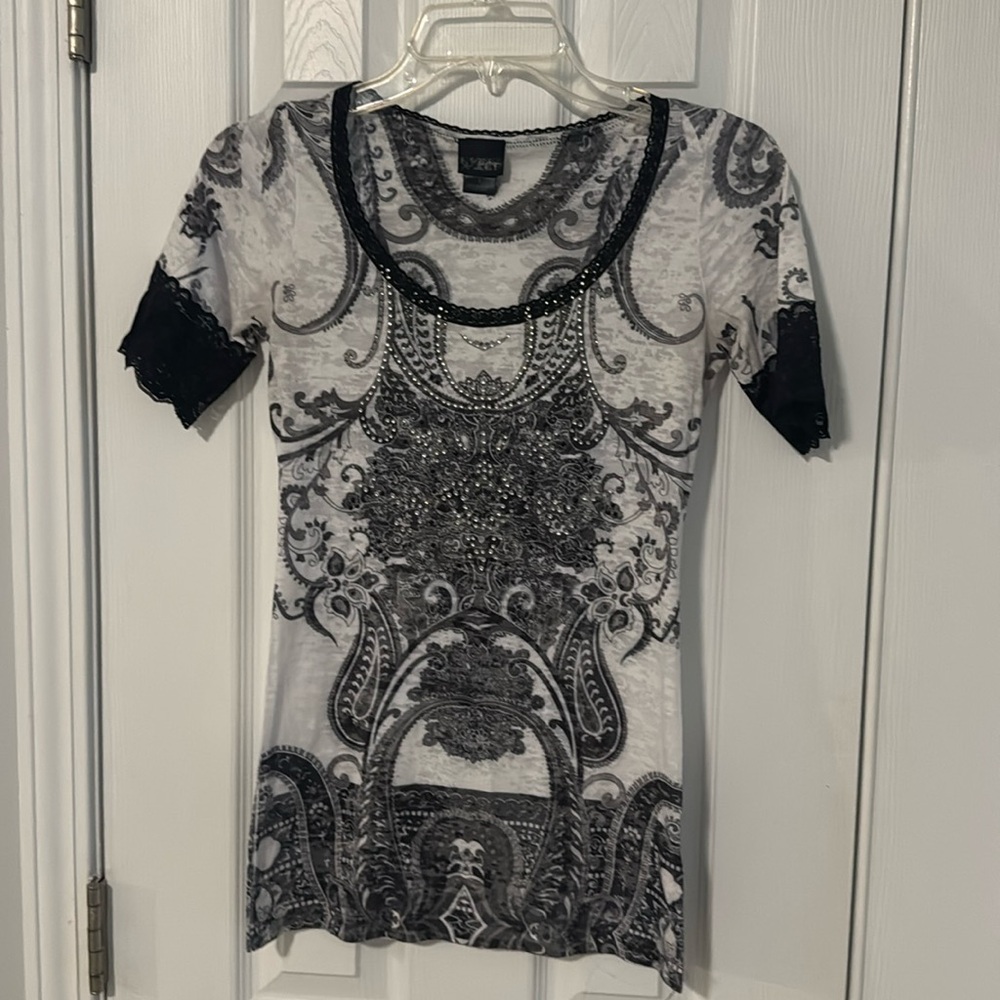 Adorable Daytrip top!! In great condition!